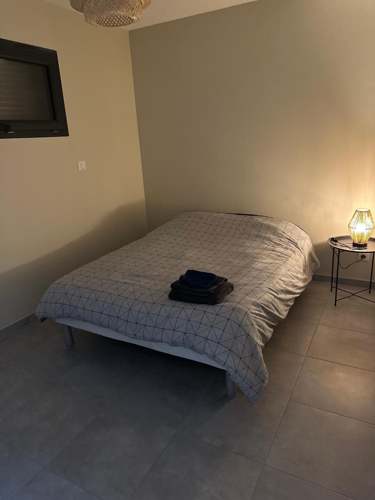 Maison T3 Dans Un Village Calme Saint-Mitre-les-Remparts المظهر الخارجي الصورة