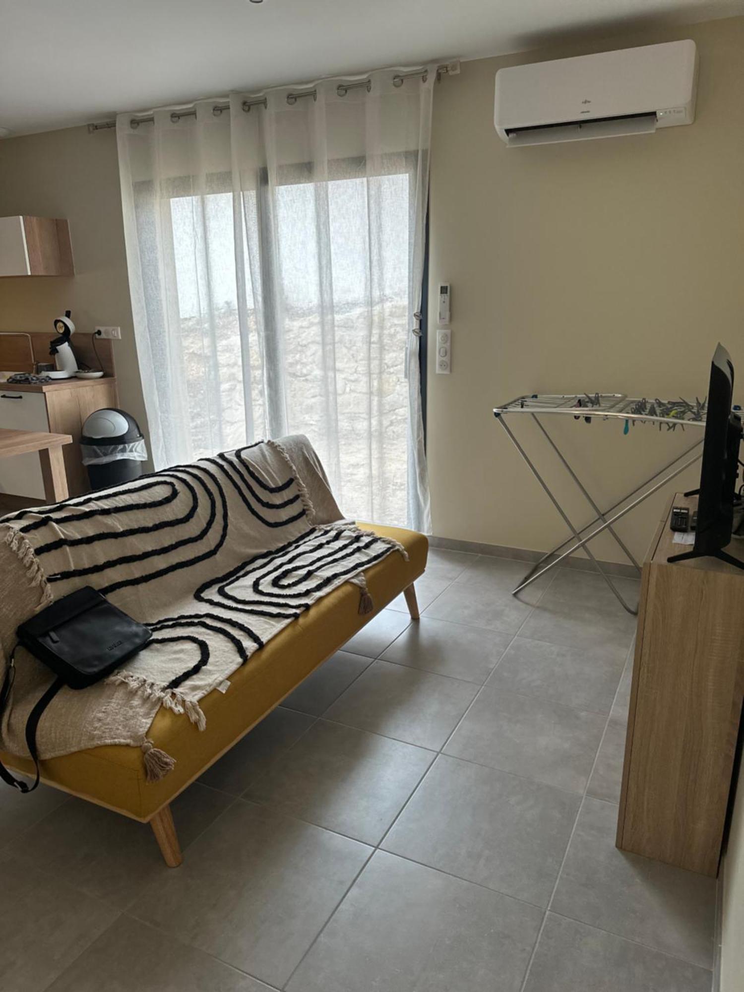 Maison T3 Dans Un Village Calme Saint-Mitre-les-Remparts المظهر الخارجي الصورة