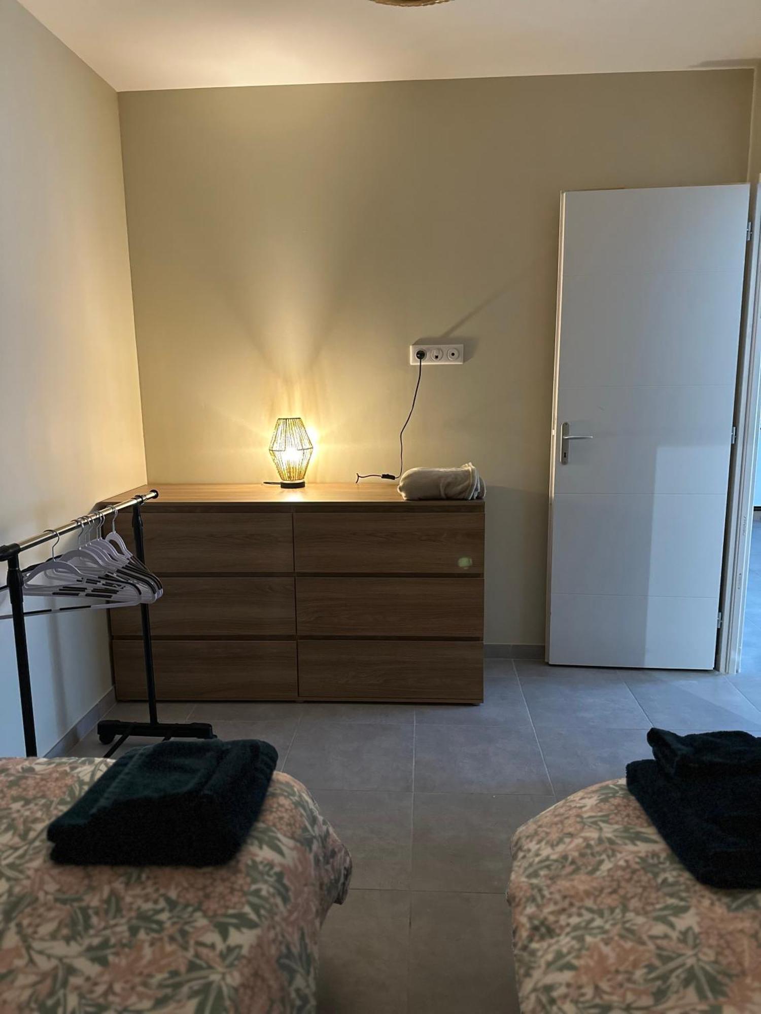 Maison T3 Dans Un Village Calme Saint-Mitre-les-Remparts المظهر الخارجي الصورة